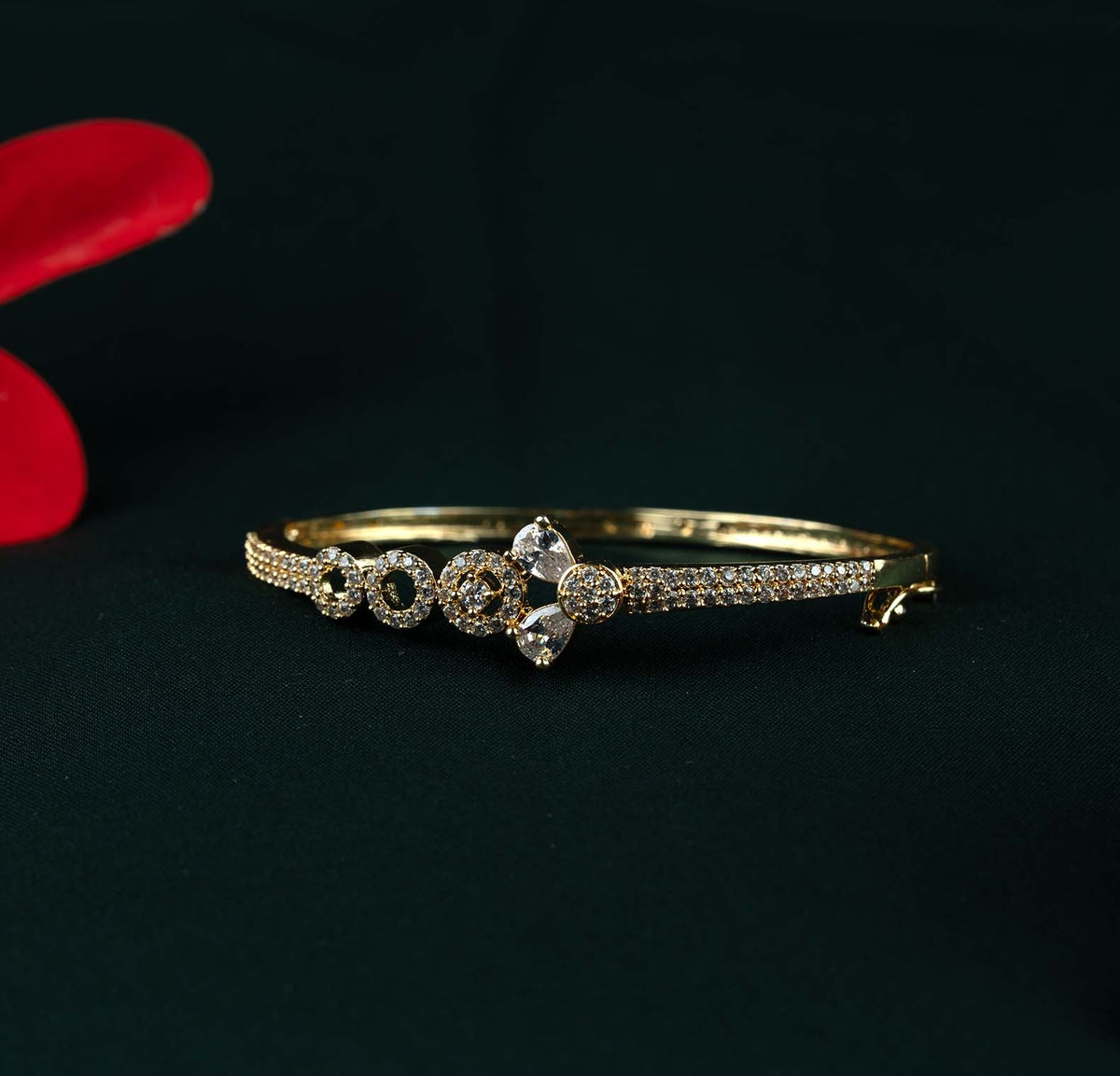 Clara Trio Halo Pear AD Gold Kada
