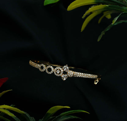 Clara Trio Halo Pear AD Gold Kada