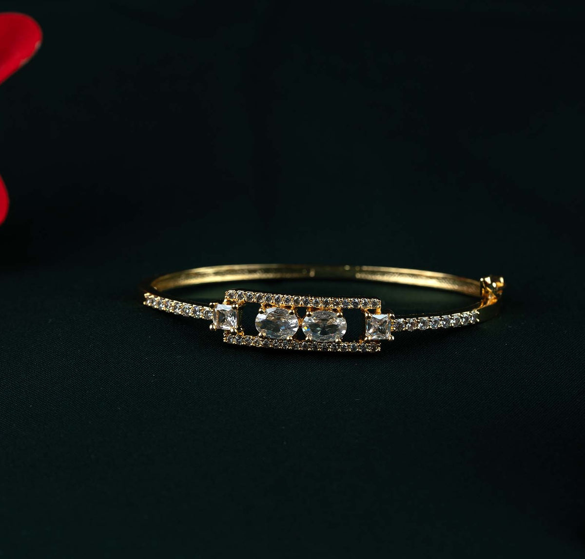 Vivienne Geometric Trio Bar AD Gold Kada