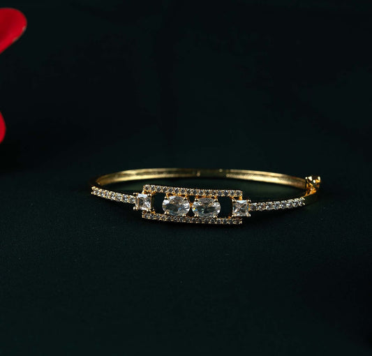 Vivienne Geometric Trio Bar AD Gold Kada