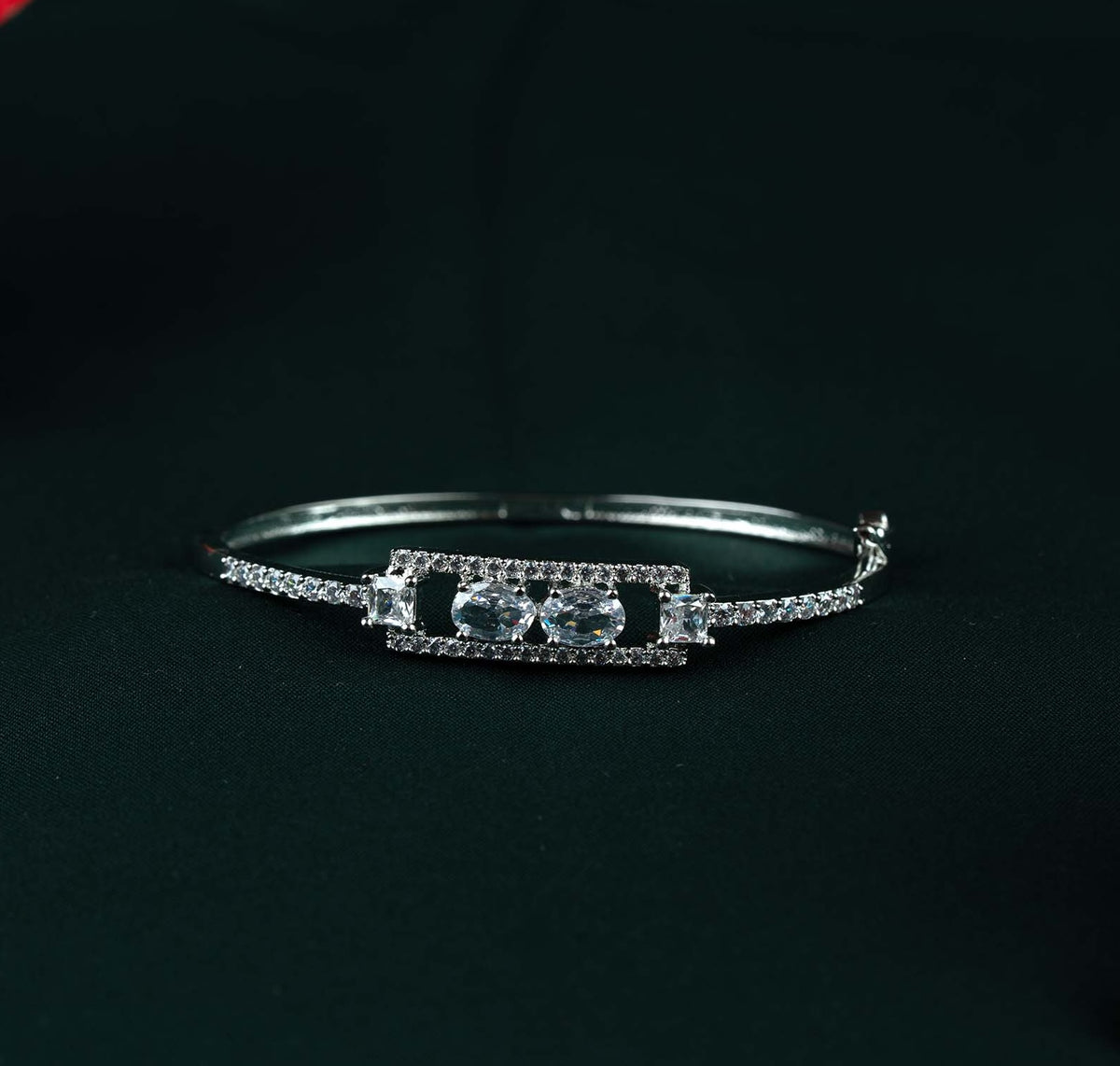 Vivienne Geometric Trio Bar AD Silver Kada